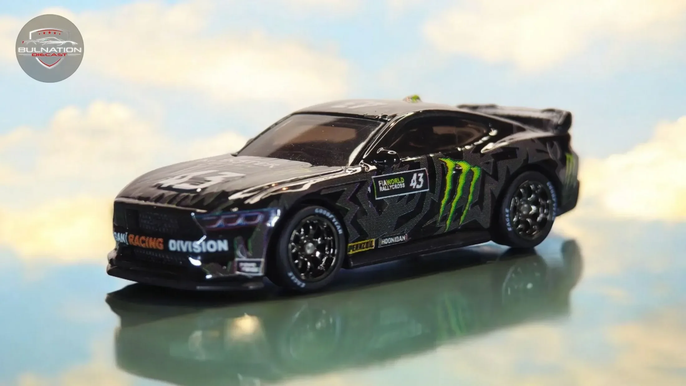 Ford Mustang Dark Horse - Monster Energy — 4