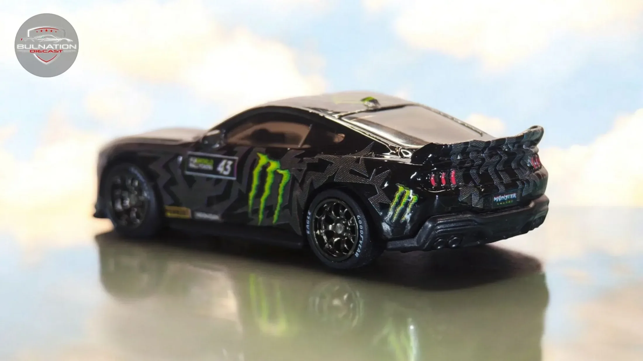 Ford Mustang Dark Horse - Monster Energy — 5