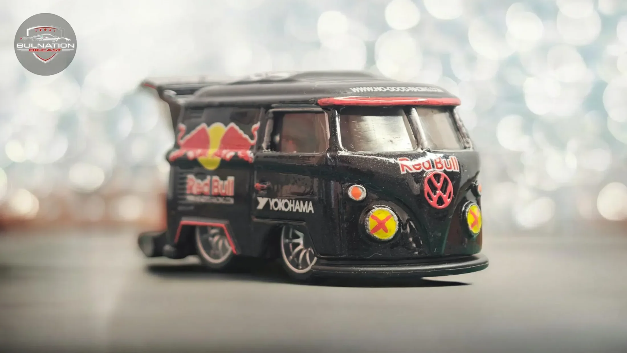 Volkswagen Drag Bus - Red Bull racing livery — 2